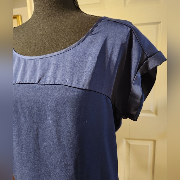 Express Brand Blue Hue Satin Short Sleeve Blouse | Size Women's SP - Picture 3 of 10